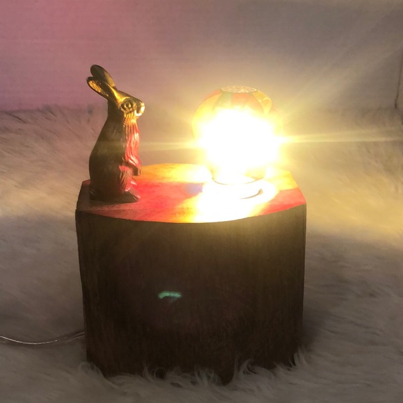 Bunny on Wood Stump Lamp including Stained Glass Bulb - Picture 2 of 7